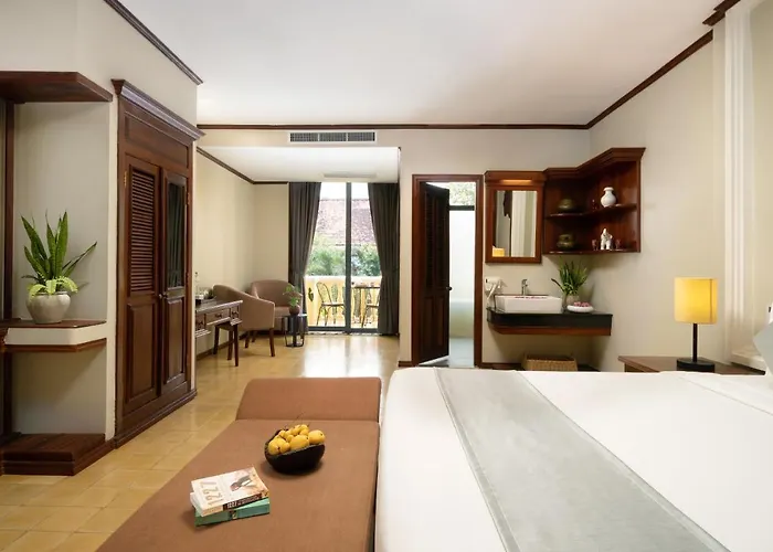 The Elephant 4*