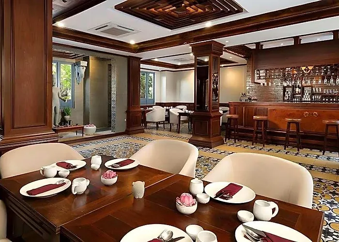 The Elephant 4*
