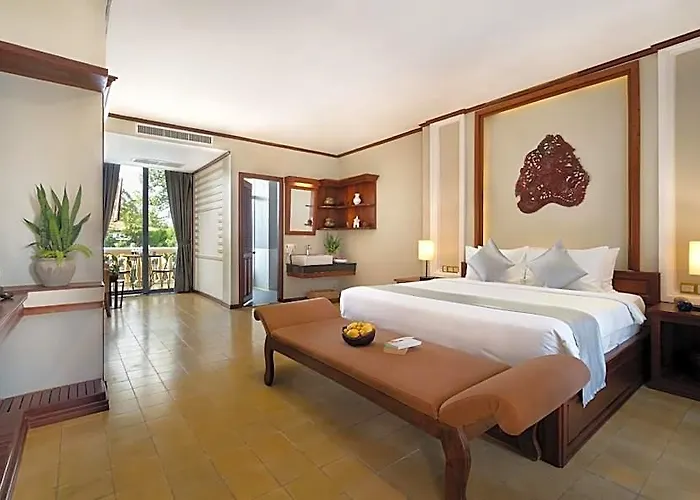 The Elephant 4*